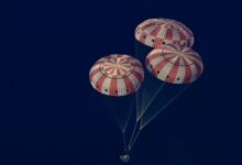 नासा के आर्टेमिस 2 मिशन का ओरियन कैप्सूल प्रशांत महासागर में और अंतरिक्ष यात्री