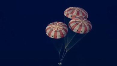 नासा के आर्टेमिस 2 मिशन का ओरियन कैप्सूल प्रशांत महासागर में और अंतरिक्ष यात्री