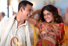 भूत बंगला फिल्म के पोस्टर में डरे हुए अक्षय कुमार और परेश रावल के साथ बॉक्स ऑफिस कलेक्शन का ग्राफिक