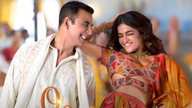 भूत बंगला फिल्म के पोस्टर में डरे हुए अक्षय कुमार और परेश रावल के साथ बॉक्स ऑफिस कलेक्शन का ग्राफिक