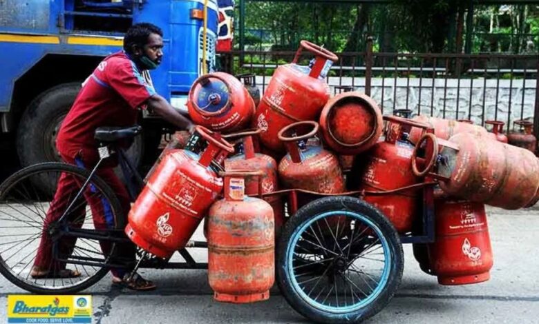 A conceptual image highlighting the resolved CG LPG crisis, showing LPG cylinders being delivered to households with a green checkmark indicating successful supply in Chhattisgarh.