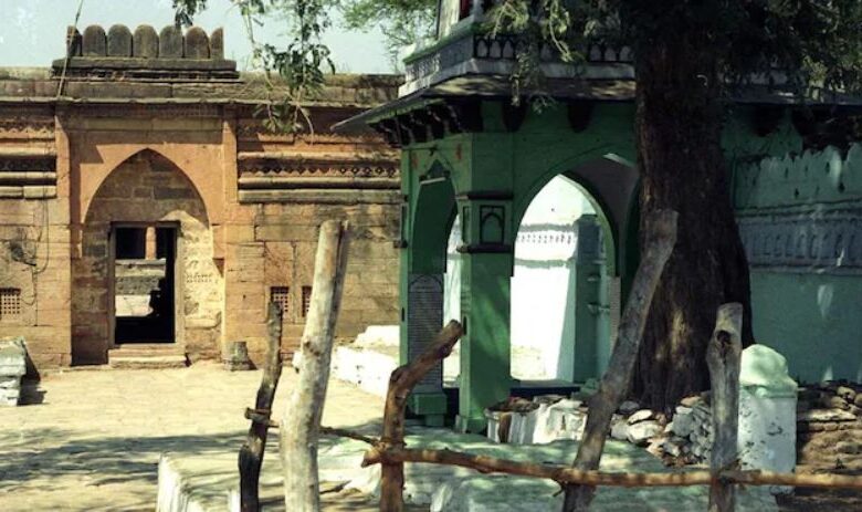 A conceptual image highlighting the Dhar Bhojshala Case, showing the Indore High Court building and an ASI survey team examining ancient structures at the Dhar Bhojshala complex.