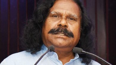 रायपुर में आदिवासी समाज की बैठक को संबोधित करते भाजपा नेता नंदकुमार साय