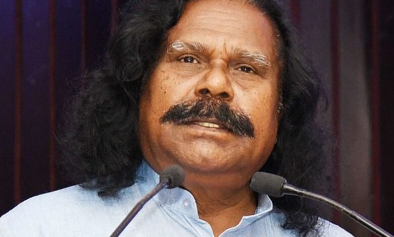 रायपुर में आदिवासी समाज की बैठक को संबोधित करते भाजपा नेता नंदकुमार साय