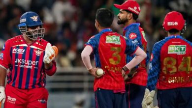 पंजाब किंग्स के बल्लेबाज प्रियांश आर्या शॉट लगाते हुए और लखनऊ के कप्तान ऋषभ पंत निराश मुद्रा में