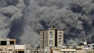 रात के समय तेहरान में हुए हवाई हमले और होर्मुज जलडमरूमध्य में रुके हुए अंतरराष्ट्रीय मालवाहक जहाज