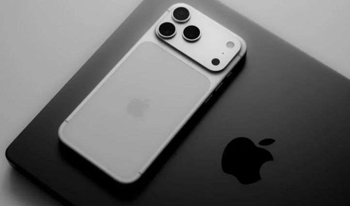 Read the latest iPhone 18 Series Leak news. Explore the expected prices in India, USA, UK, along with details on the new 2nm A20 processor, camera, and launch date.